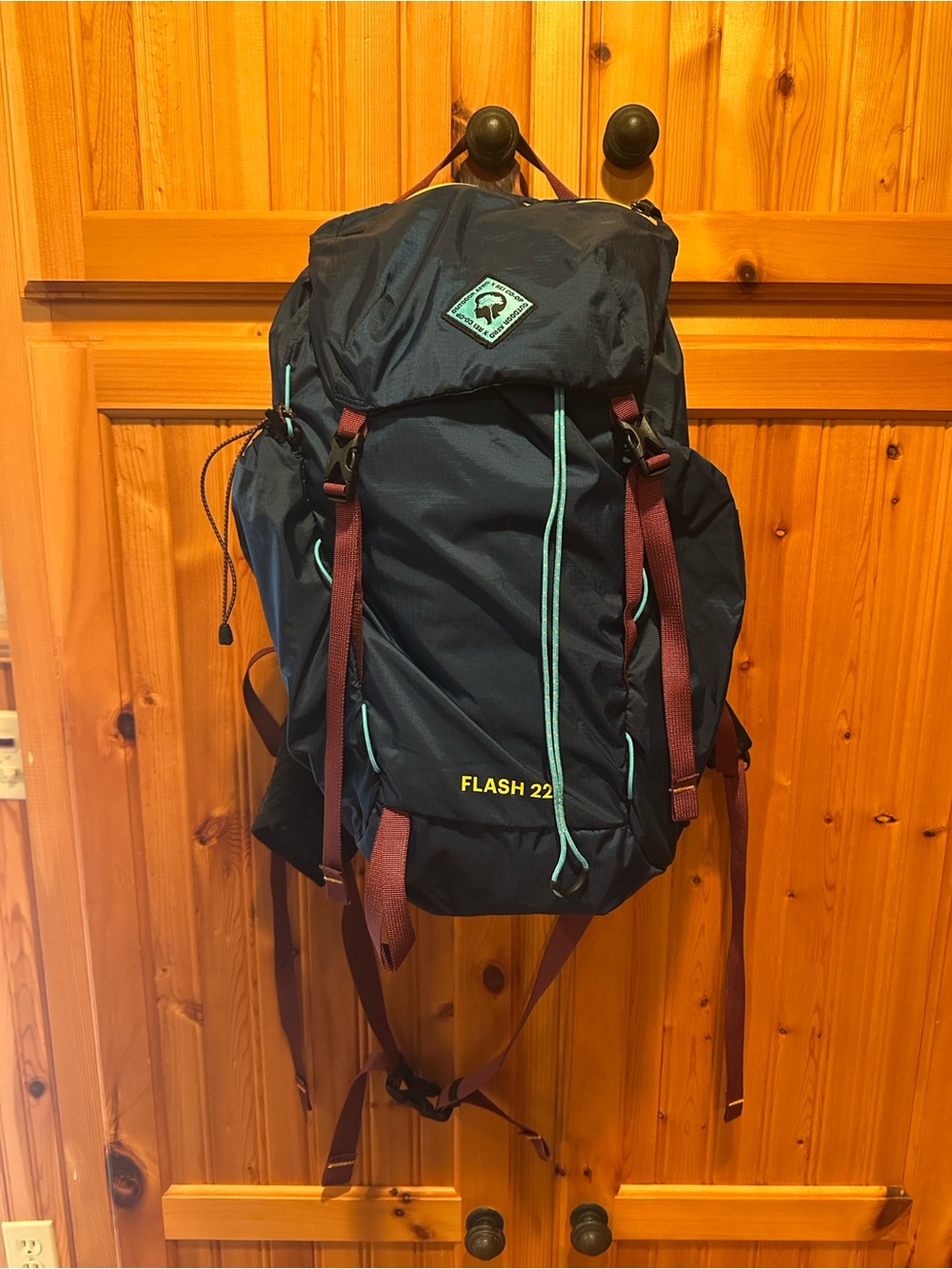 REI Flash 22 Men's Navy Blue Daypack Backpack with Burgundy Straps